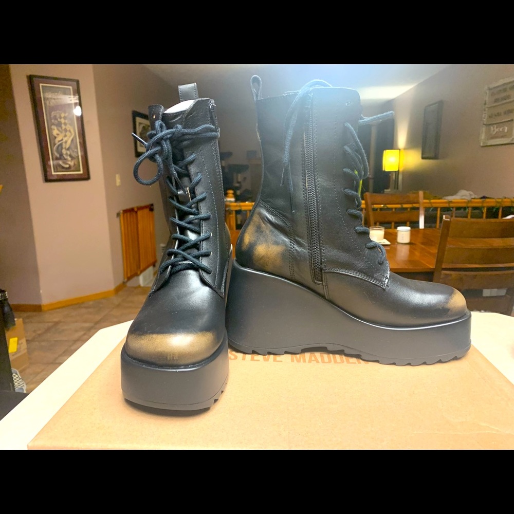 Size 8 Steve Madden platform booties. Never been worn black, punk, goth